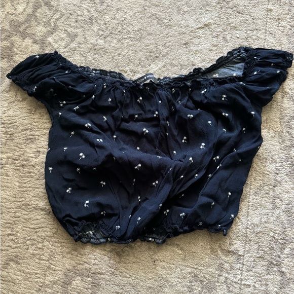 Brandy Melville off shoulder crop top - Picture 1 of 3
